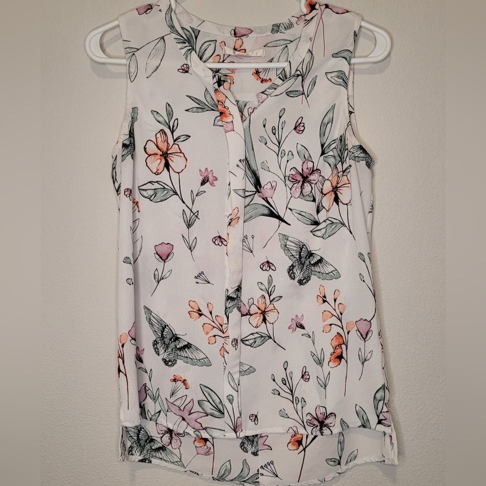 c&e White Hi-Lo Swing Shirt with Flowers and Butterflies